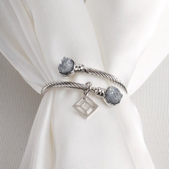 Studio Accessories - SOLD OUT Druzy Scarf Twist - Silver/Smoke with Charm
